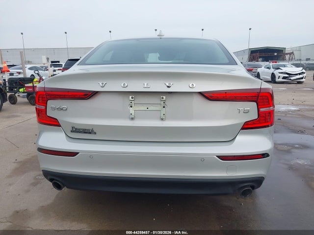 7JR102FK1KG001128 Volvo S60 T5 Momentum