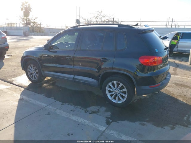 2018 VOLKSWAGEN TIGUAN LIMITED WVGAV7AX3JK002174 Photo 2