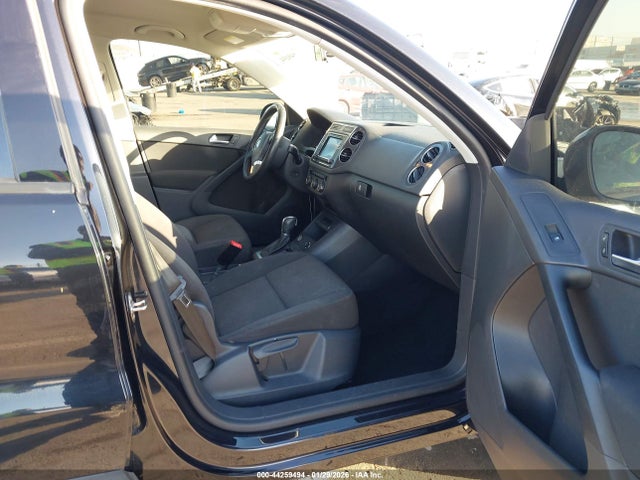 2018 VOLKSWAGEN TIGUAN LIMITED WVGAV7AX3JK002174 Photo 4