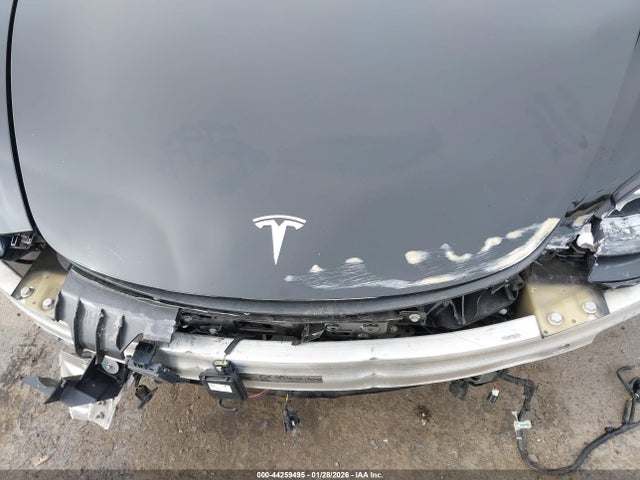 5YJ3E1EB7JF186833 Tesla Model 3 Long Range/performance