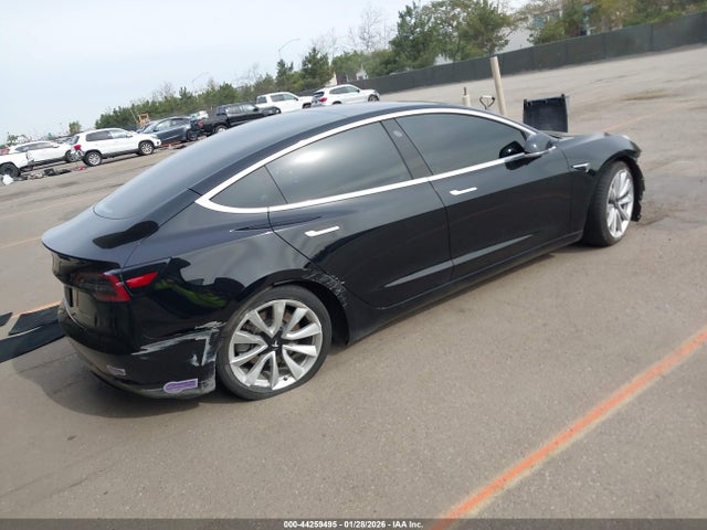 5YJ3E1EB7JF186833 Tesla Model 3 Long Range/performance