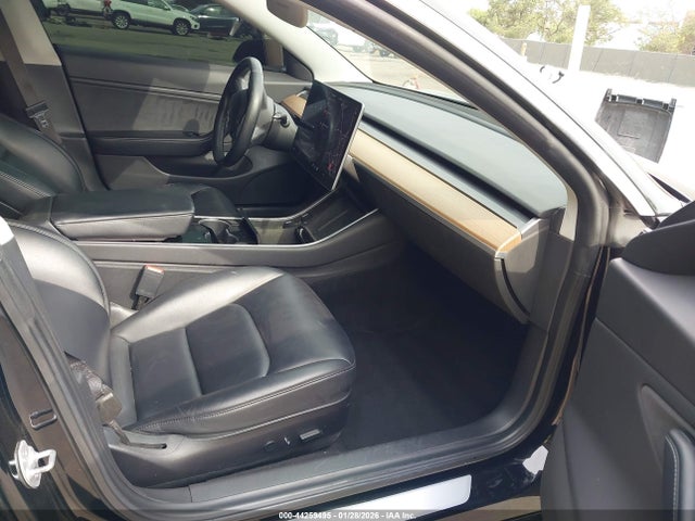 5YJ3E1EB7JF186833 Tesla Model 3 Long Range/performance