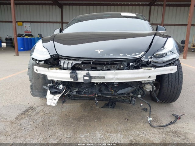5YJ3E1EB7JF186833 Tesla Model 3 Long Range/performance