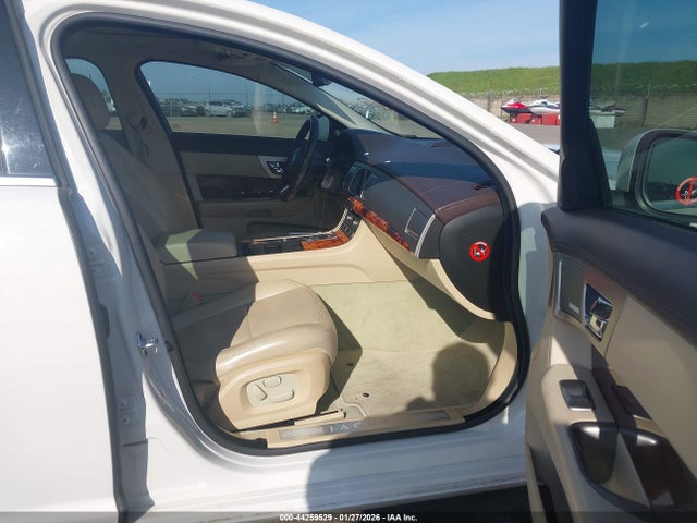 2009 JAGUAR XF SAJWA06B89HR31538 Photo 4