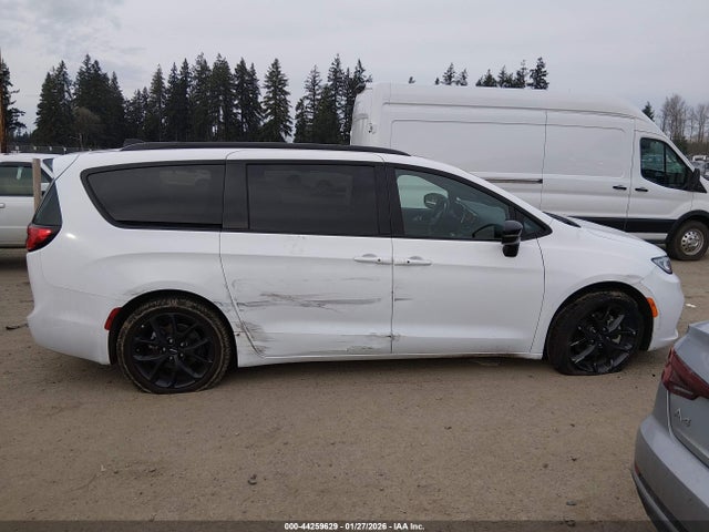 Chrysler Pacifica Limited 2025 2C4RC1GG4SR535283 Image 13