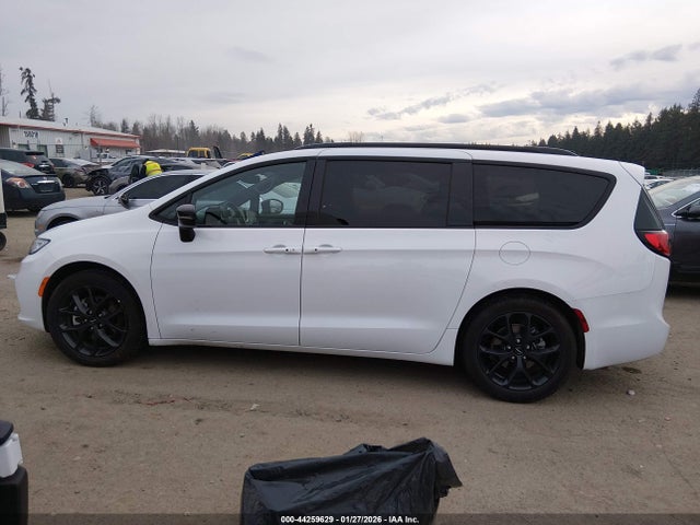 Chrysler Pacifica Limited 2025 2C4RC1GG4SR535283 Image 14