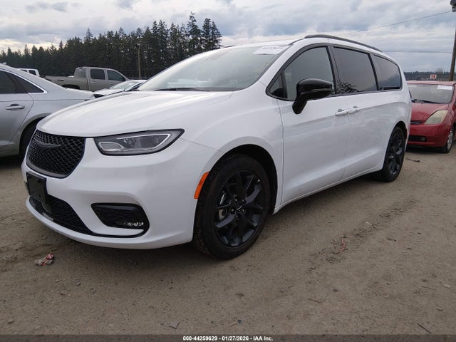 Chrysler Pacifica Limited 2025 2C4RC1GG4SR535283 Image 2