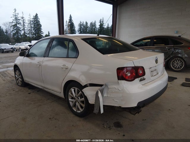 2010 VOLKSWAGEN JETTA 3VWAZ7AJ1AM132870 Photo 2