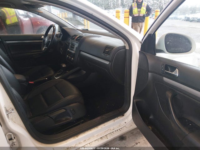 2010 VOLKSWAGEN JETTA 3VWAZ7AJ1AM132870 Photo 4