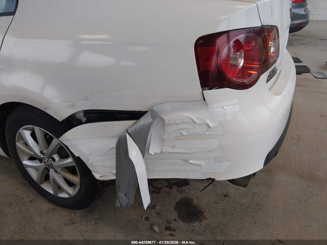 2010 VOLKSWAGEN JETTA 3VWAZ7AJ1AM132870 Photo 5