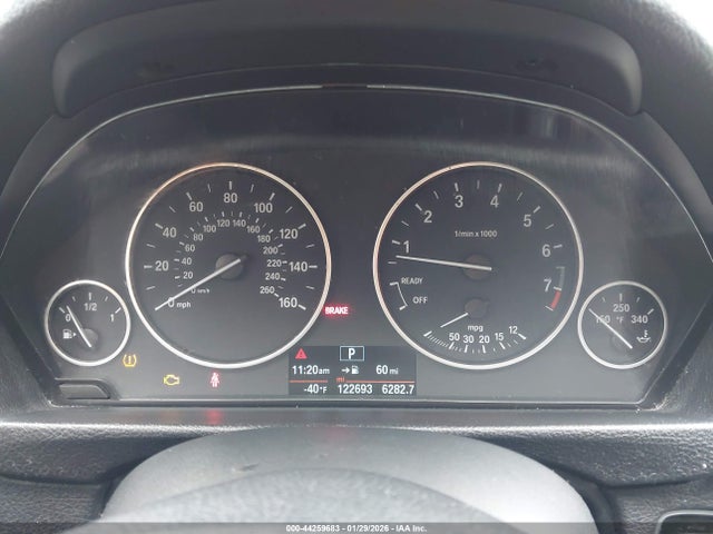 BMW 320i Xdrive 2016 WBA8A3C5XGK689274 Image 7