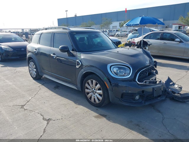 2018 MINI COUNTRYMAN WMZYT3C38J3E00408 Photo 0