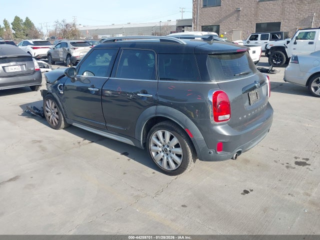 2018 MINI COUNTRYMAN WMZYT3C38J3E00408 Photo 2