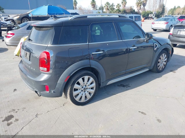 2018 MINI COUNTRYMAN WMZYT3C38J3E00408 Photo 3