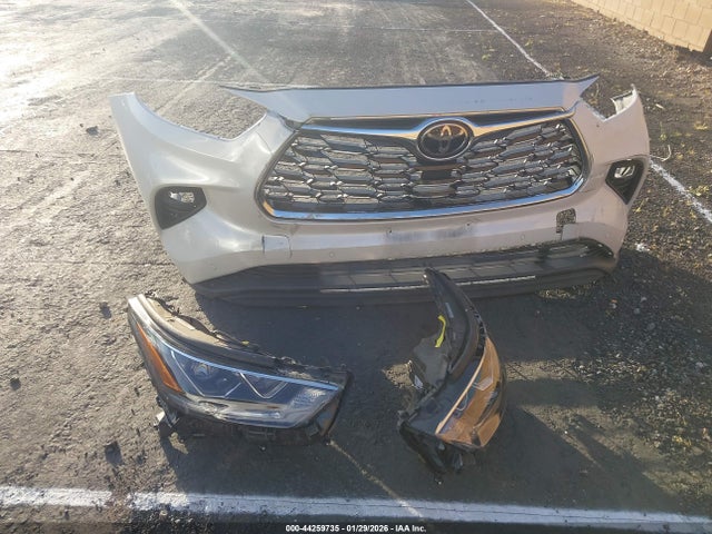 5TDDZRBH7NS575649 Toyota Highlander Limited