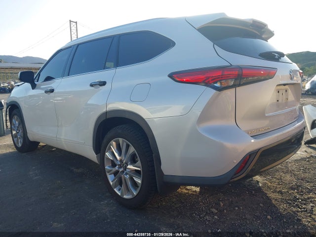 5TDDZRBH7NS575649 Toyota Highlander Limited