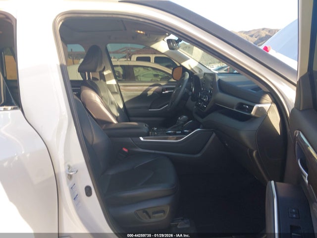 5TDDZRBH7NS575649 Toyota Highlander Limited