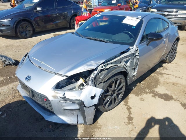 Toyota GR86 2022 JF1ZNBB14N9755381 Image 2