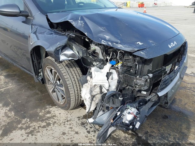 3KPF24AD5NE458872 KIA Forte Lxs
