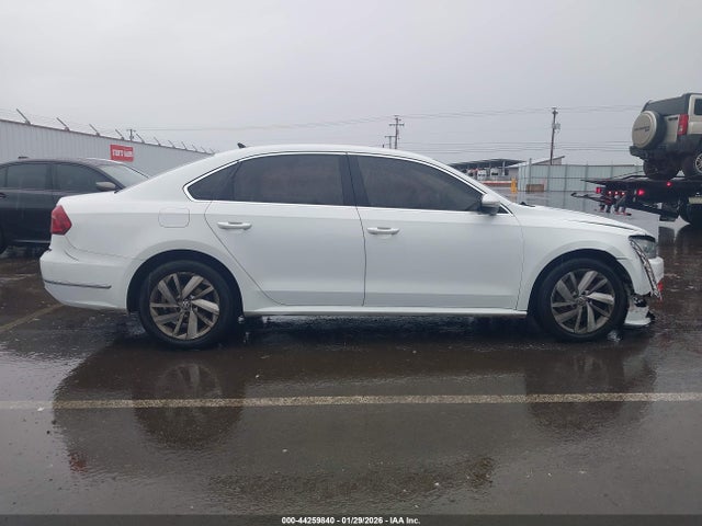 1VWBA7A34JC036181 Volkswagen Passat 2.0t Se