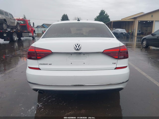 1VWBA7A34JC036181 Volkswagen Passat 2.0t Se