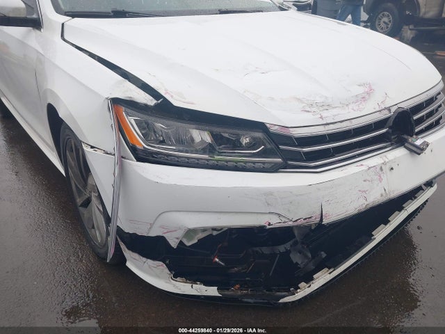 1VWBA7A34JC036181 Volkswagen Passat 2.0t Se