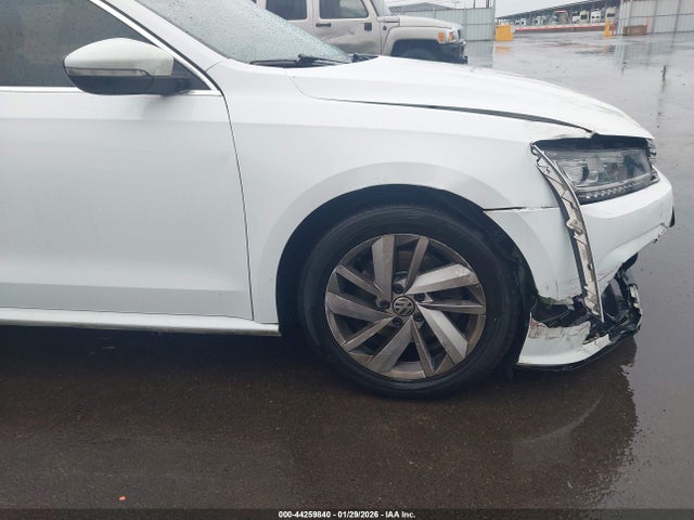1VWBA7A34JC036181 Volkswagen Passat 2.0t Se