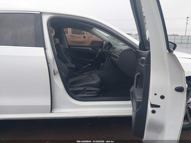 1VWBA7A34JC036181 Volkswagen Passat 2.0t Se