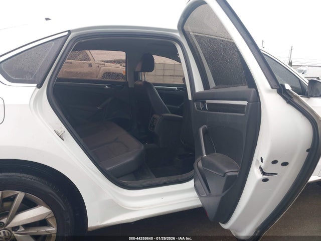 1VWBA7A34JC036181 Volkswagen Passat 2.0t Se