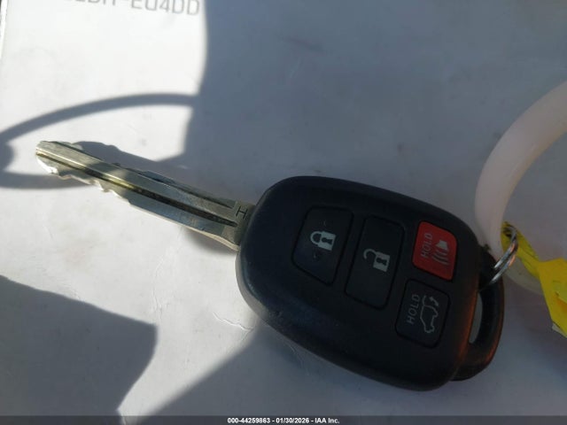 2T3WFREV3GW285977 Toyota Rav4 Xle