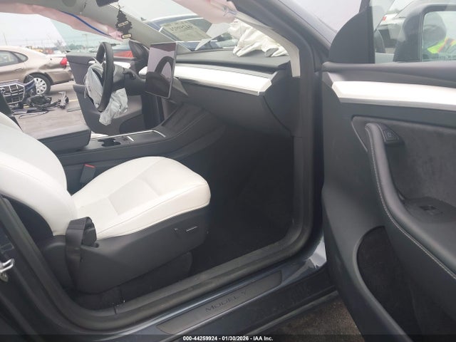 2023 TESLA MODEL Y 7SAYGDED8PF931541 Photo 4