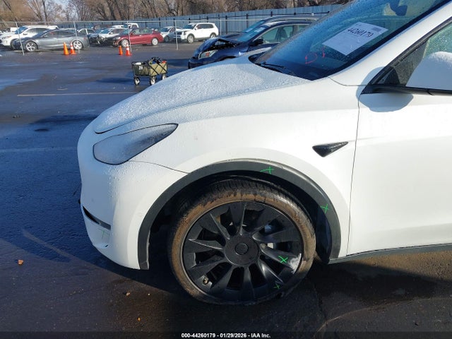 2020 Tesla Model Y Long Range Dual Motor All-wheel Drive მანქანა იყიდება აუქციონზე, vin: 5YJYGDEE6LF051602, აუქციონის ნომერი: 44260179