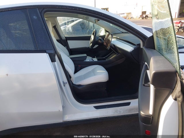2020 Tesla Model Y Long Range Dual Motor All-wheel Drive მანქანა იყიდება აუქციონზე, vin: 5YJYGDEE6LF051602, აუქციონის ნომერი: 44260179