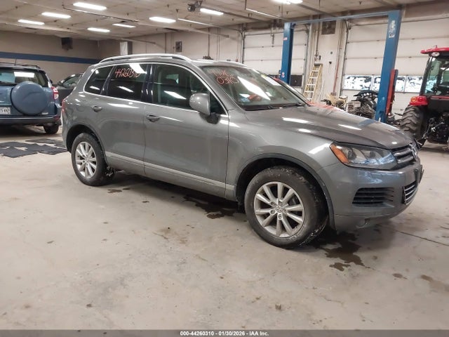 2014 VOLKSWAGEN TOUAREG WVGEF9BP3ED012285