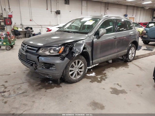 2014 VOLKSWAGEN TOUAREG WVGEF9BP3ED012285 Photo 1
