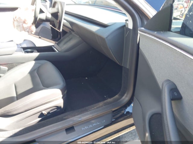 Продажа на аукционе авто 2024 Tesla Model 3, vin: 5YJ3E1EA2RF724258, номер лота: 44260333