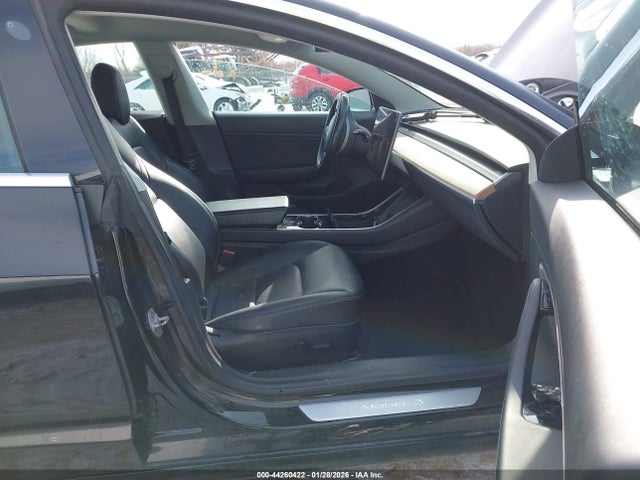 2019 TESLA MODEL 3 5YJ3E1EB0KF196993 Photo 4