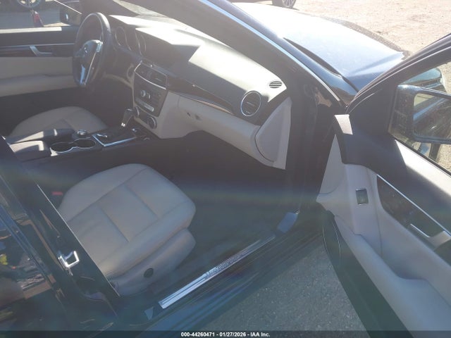 2014 MERCEDES-BENZ C 350 WDDGF5HB0EA927023 Photo 4