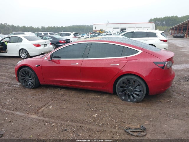 44260769 :رقم المزاد ، 5YJ3E1EA7JF163625 vin ، 2018 Tesla Model 3 Long Range/mid Range مزاد بيع