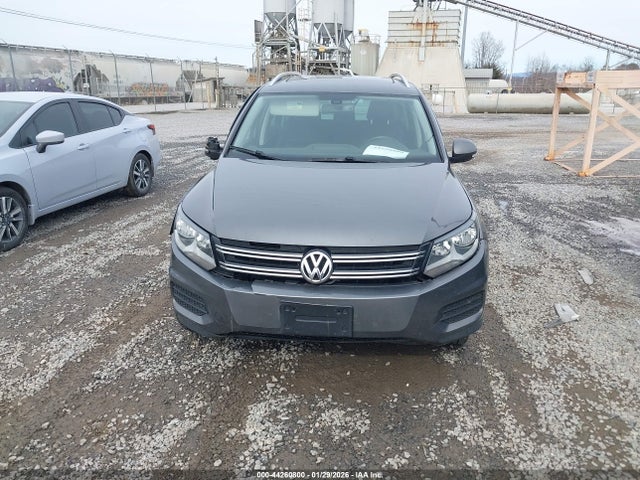 WVGSV7AXXHK041875 Volkswagen Tiguan 2.0t Wolfsburg Edition