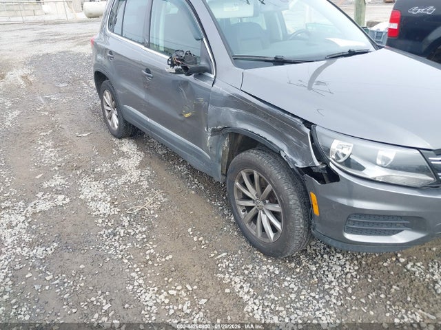 WVGSV7AXXHK041875 Volkswagen Tiguan 2.0t Wolfsburg Edition