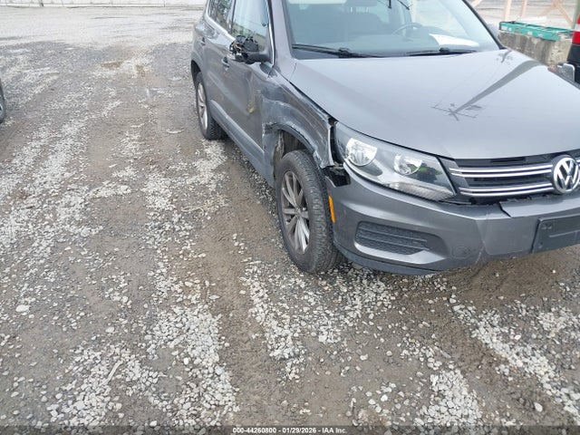 WVGSV7AXXHK041875 Volkswagen Tiguan 2.0t Wolfsburg Edition