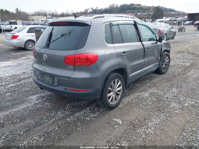 2017 VOLKSWAGEN TIGUAN WVGSV7AXXHK041875 Photo 3