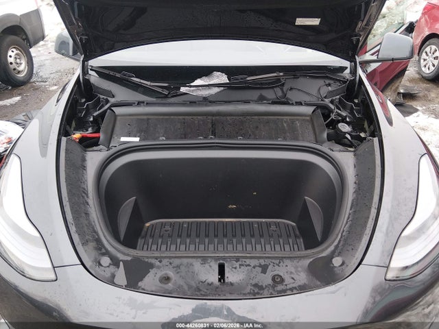 44260831 :رقم المزاد ، 7SAYGDEE2SF304951 vin ، 2025 Tesla Model Y Long Range Dual Motor All-wheel Drive مزاد بيع