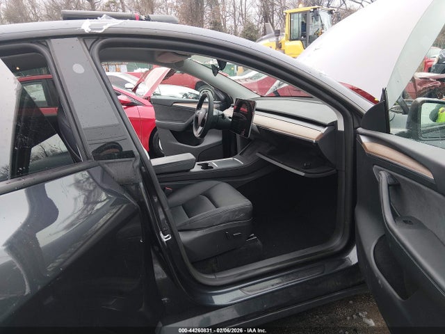 44260831 :رقم المزاد ، 7SAYGDEE2SF304951 vin ، 2025 Tesla Model Y Long Range Dual Motor All-wheel Drive مزاد بيع