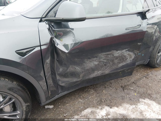 44260831 :رقم المزاد ، 7SAYGDEE2SF304951 vin ، 2025 Tesla Model Y Long Range Dual Motor All-wheel Drive مزاد بيع
