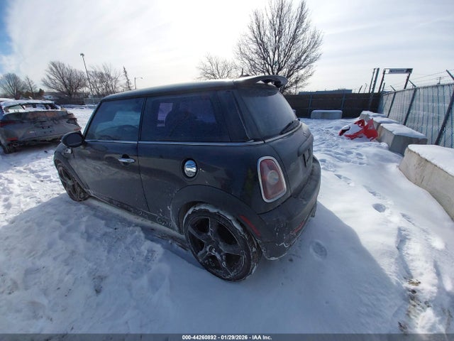 2009 MINI COOPER S WMWMF73579TW81329 Photo 2