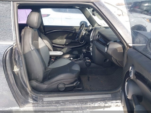 2009 MINI COOPER S WMWMF73579TW81329 Photo 4