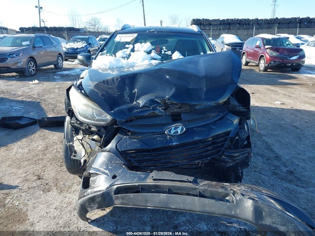 KM8JUCAG8FU957382 Hyundai TUCSON SE