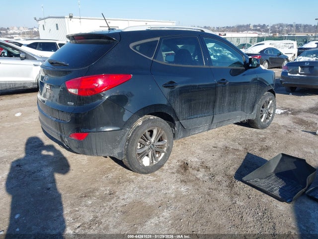 KM8JUCAG8FU957382 Hyundai TUCSON SE